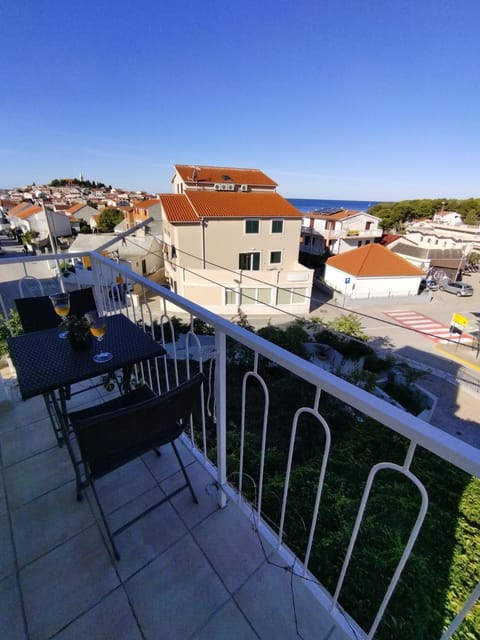 View (from property/room), Balcony/Terrace, City view