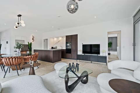 TV and multimedia, Kitchen or kitchenette, Living room, Seating area, Dining area, minibar, pet friendly