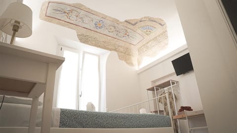 Bed, TV and multimedia, Photo of the whole room, Evening entertainment, Bedroom