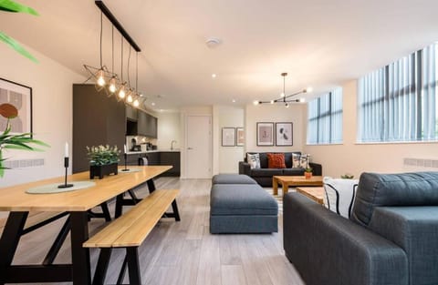 Kitchen or kitchenette, Living room, Seating area, Dining area