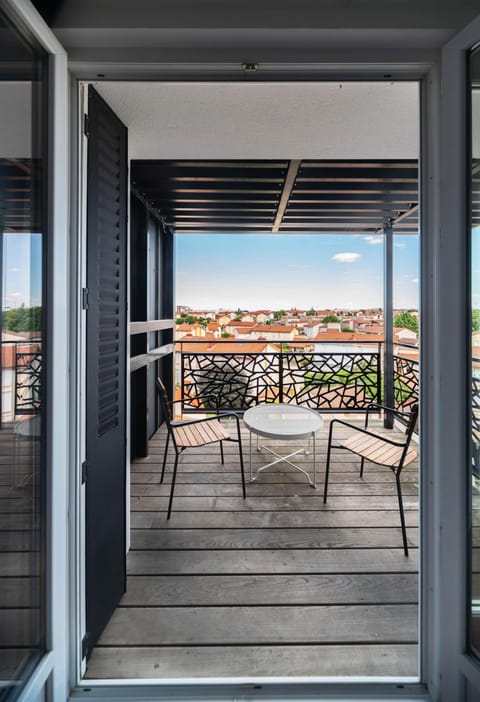 Patio, View (from property/room), Balcony/Terrace