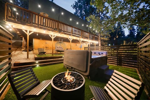 Pine Den Cabin: Arcade+Fire Pit+BBQ Cabin in Southern California