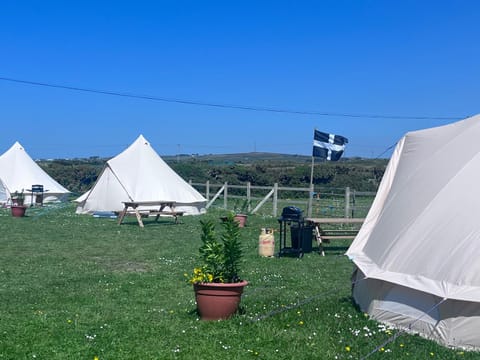 Dollys Den bell tent Campground/
RV Resort in England