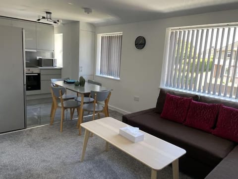 Paradigm House, Modern 2-Bedroom Duplex Apartment 2, Free Parking, Oxford Apartment in Oxford