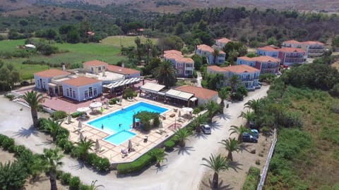 Property building, Restaurant/places to eat, Swimming pool, Breakfast