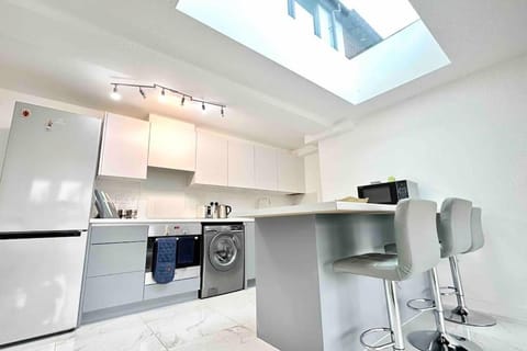 Kitchen or kitchenette, dishwasher, minibar, pet friendly, stove, toaster