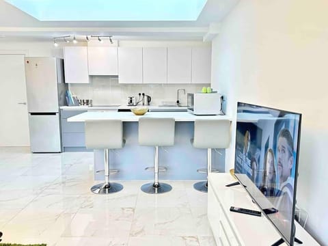 TV and multimedia, Kitchen or kitchenette, Dining area, minibar, pet friendly, stove