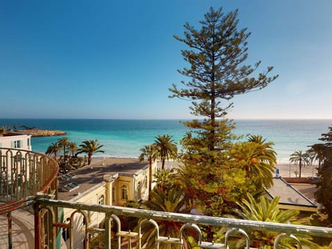 Grand 2P face mer en centre-ville dans un palace avec parc à Menton - FR-1-196-318 Apartment in Menton