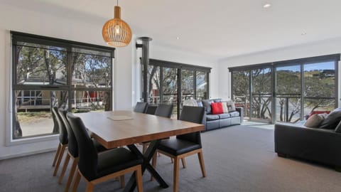 Seating area, Dining area