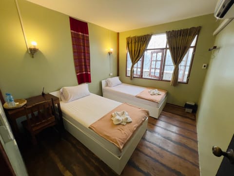 Photo of the whole room, air conditioner