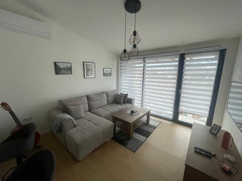 TV and multimedia, Living room, Seating area, air conditioner