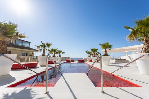 Day, Solarium, Balcony/Terrace, Swimming pool, Swimming pool, sunbed