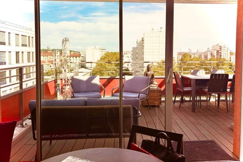 Patio, Day, View (from property/room), Balcony/Terrace, Living room, Seating area, Dining area, City view