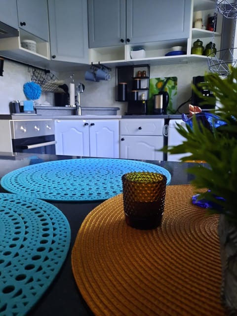 Kitchen or kitchenette, Dining area, stove