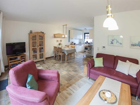 TV and multimedia, Seating area, Dining area