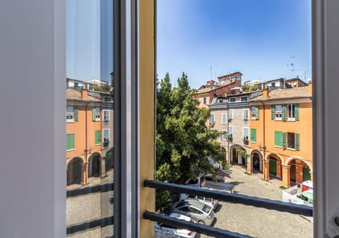 Day, Neighbourhood, View (from property/room), City view, Street view, Location