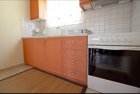 Kitchen or kitchenette, pet friendly, stove