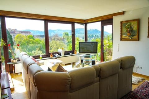 Communal lounge/ TV room, TV and multimedia, Living room, Evening entertainment
