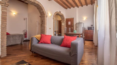 Living room, Photo of the whole room, Seating area, Dining area, microwave