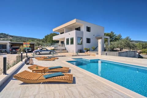 Property building, Swimming pool