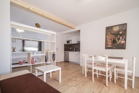 Living room, Dining area, Breakfast