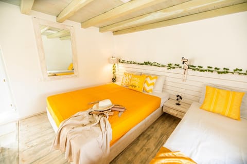 Bed, towels