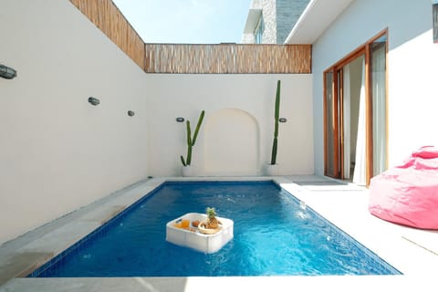 Pool view, Swimming pool, Breakfast