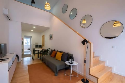 TV and multimedia, Living room, Seating area, Dining area