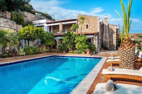 Garden view, Pool view, Swimming pool, sunbed