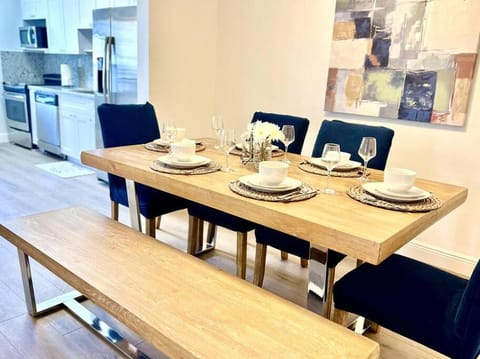 Lush tropical big home close to Airport, Calle 8, Coral Gables and lots more Miami amenities House in Coral Gables