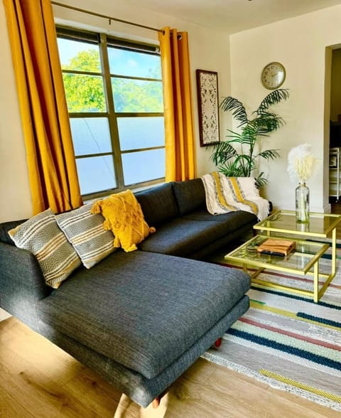 Lush tropical big home close to Airport, Calle 8, Coral Gables and lots more Miami amenities House in Coral Gables