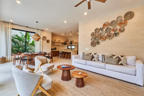 TV and multimedia, Living room, Seating area, fireplace