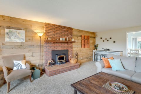 Rockaway Beach Vacation Rental Walk to Ocean House in Rockaway Beach