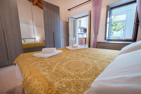 Bed, Photo of the whole room, Bedroom, fireplace, locker, towels, wardrobe