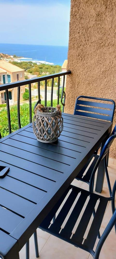 Day, View (from property/room), Balcony/Terrace, Dining area, Sea view