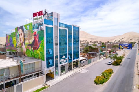 Property building, Day, Neighbourhood, Natural landscape, Bird's eye view, Parking