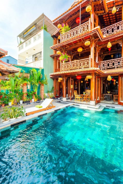 Property building, Day, Swimming pool