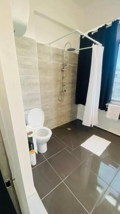 Urban Zen Appart Spacieux studio atypique avec bain a remous proche de tout Apartment in Les Abymes