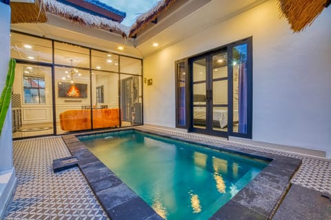 Swimming pool, Swimming pool