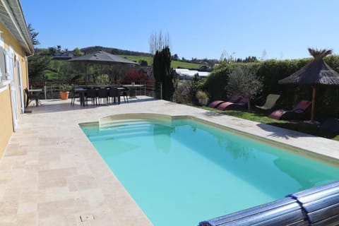 Swimming pool, sunbed