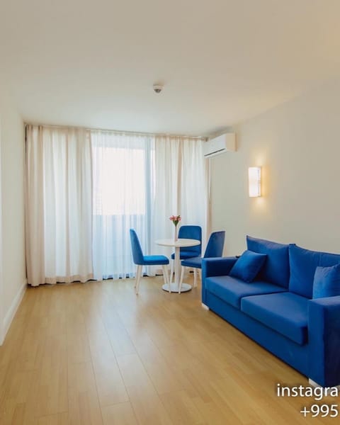 Living room, Seating area, air conditioner