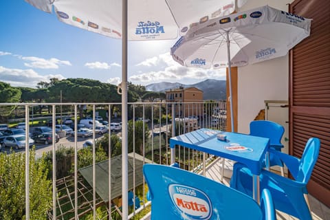 Day, View (from property/room), Balcony/Terrace, Mountain view, Parking