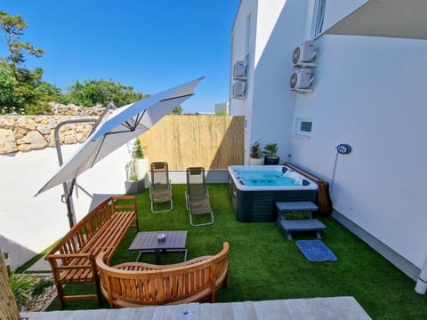 Day, Garden, Balcony/Terrace, Seating area, sunbed
