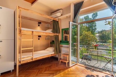 Bed, Balcony/Terrace, bunk bed