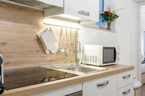 Kitchen or kitchenette, Kitchen or kitchenette