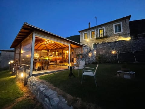 Property building, Night, Garden, Seating area, Dining area, Breakfast