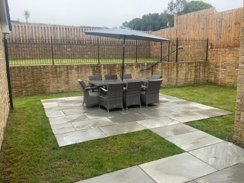 The Neal's 4 Bedroom House in Buxton Sleeps 8 House in High Peak District