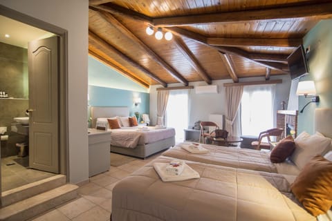 Bedroom, Garden view, Family