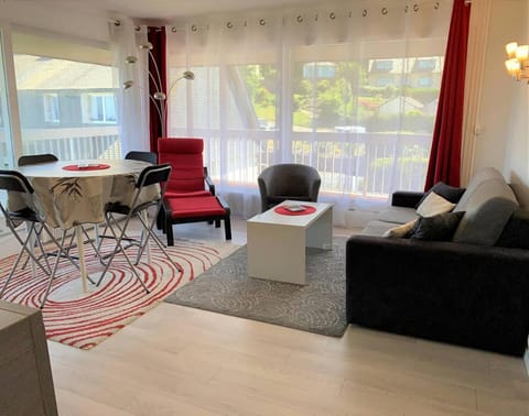 Appartement VUE SUR MER plage de Trestraou à PERROS-GUIREC - Ref 916 Apartment in Perros-Guirec