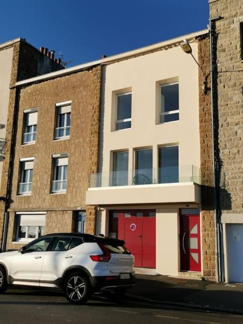 Charme et zénitude, avec vue exceptionnelle sur le port House in Granville